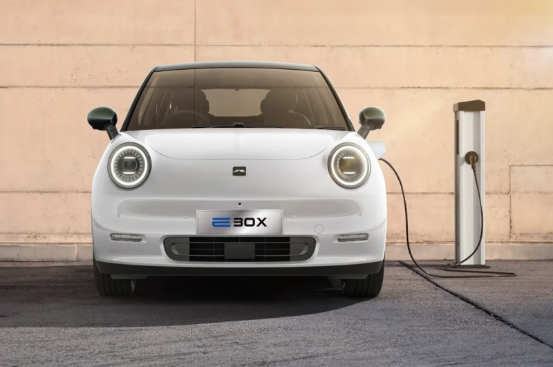 JAC E30X - En liten bil med ett stort leende