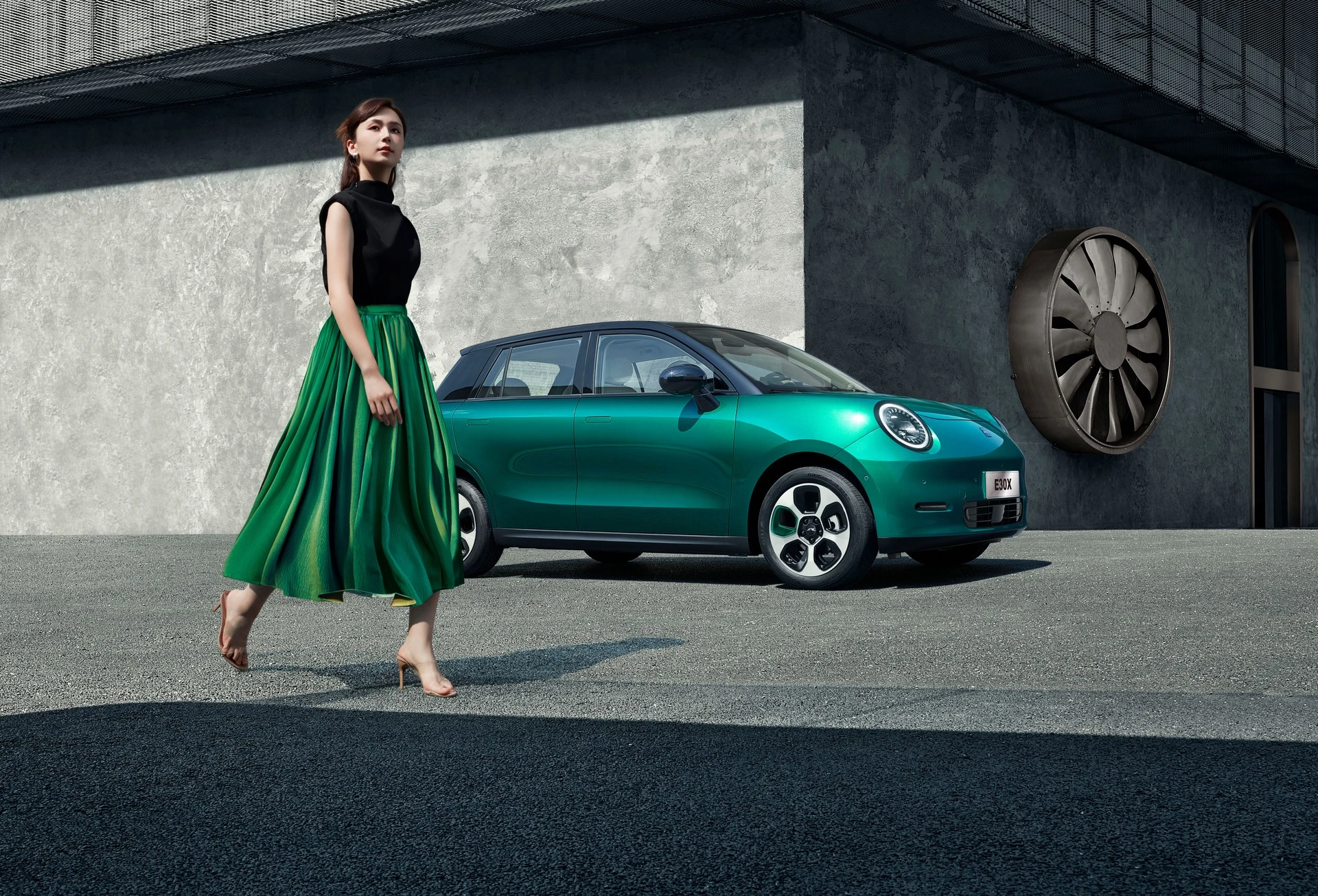 JAC E30X - En liten bil med ett stort leende