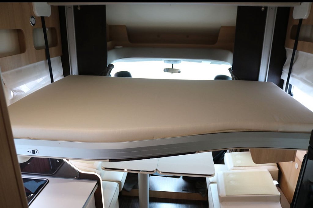 McLouis MC4  281 3500kg Face to face/Queenbed/Golvv/Solcell