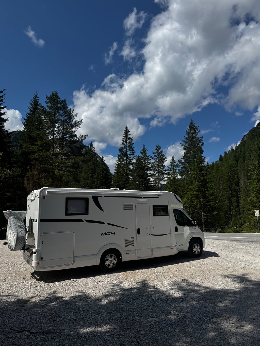 McLouis MC4  281 3500kg Face to face/Queenbed/Golvv/Solcell