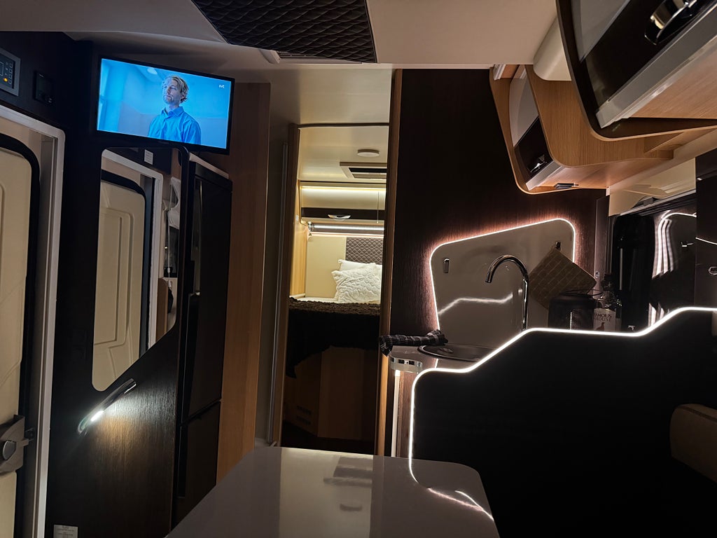 McLouis MC4  281 3500kg Face to face/Queenbed/Golvv/Solcell