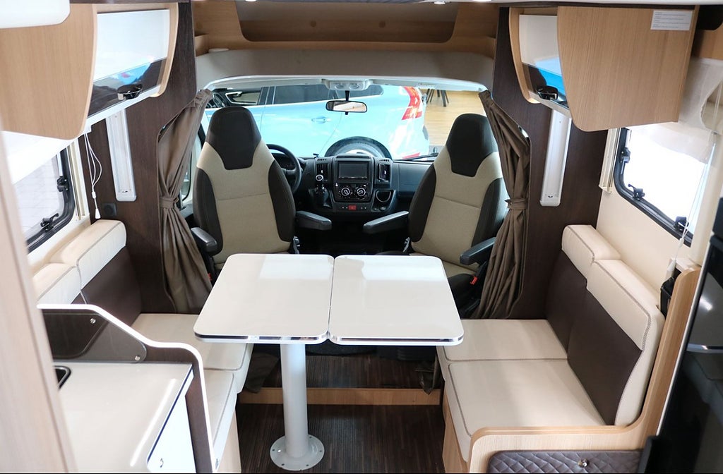 McLouis MC4  281 3500kg Face to face/Queenbed/Golvv/Solcell