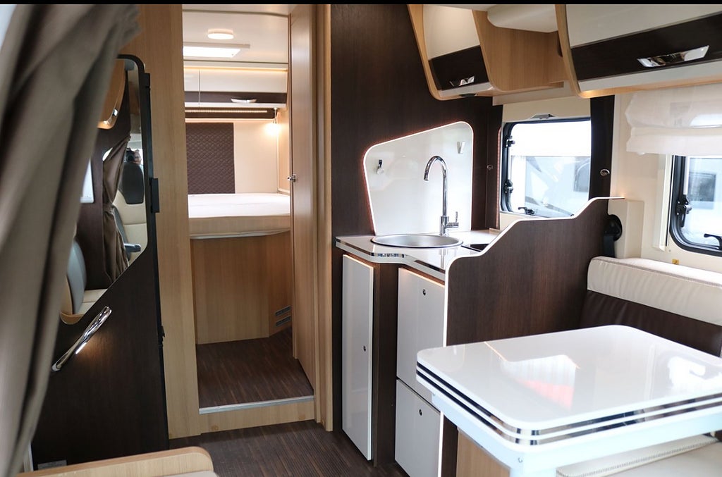 McLouis MC4  281 3500kg Face to face/Queenbed/Golvv/Solcell