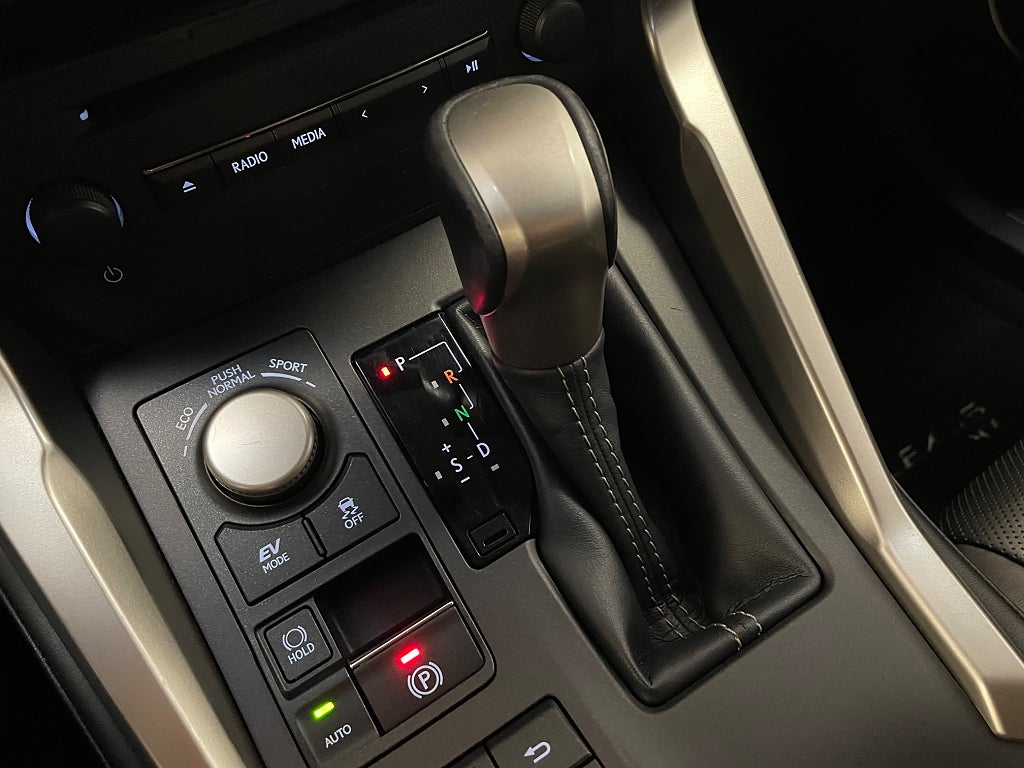 Lexus NX 300h AWD 2.5 AWD E-CVT Business Line Euro 6