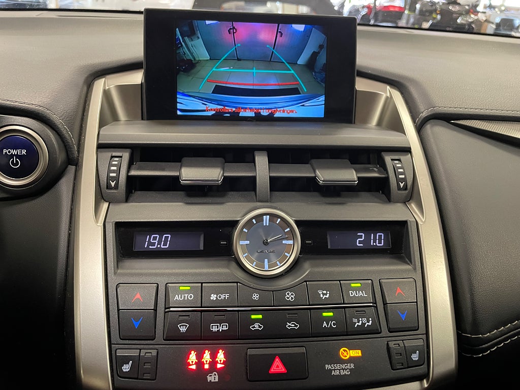 Lexus NX 300h AWD 2.5 AWD E-CVT Business Line Euro 6