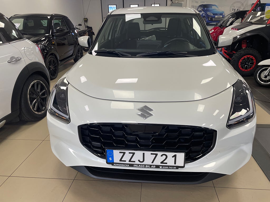 Suzuki Swift Base Hybrid Vinterdäck ingår! 3års Garanti och fri service!