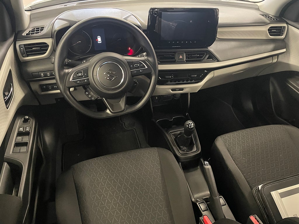 Suzuki Swift Base Hybrid Vinterdäck ingår! 3års Garanti och fri service!