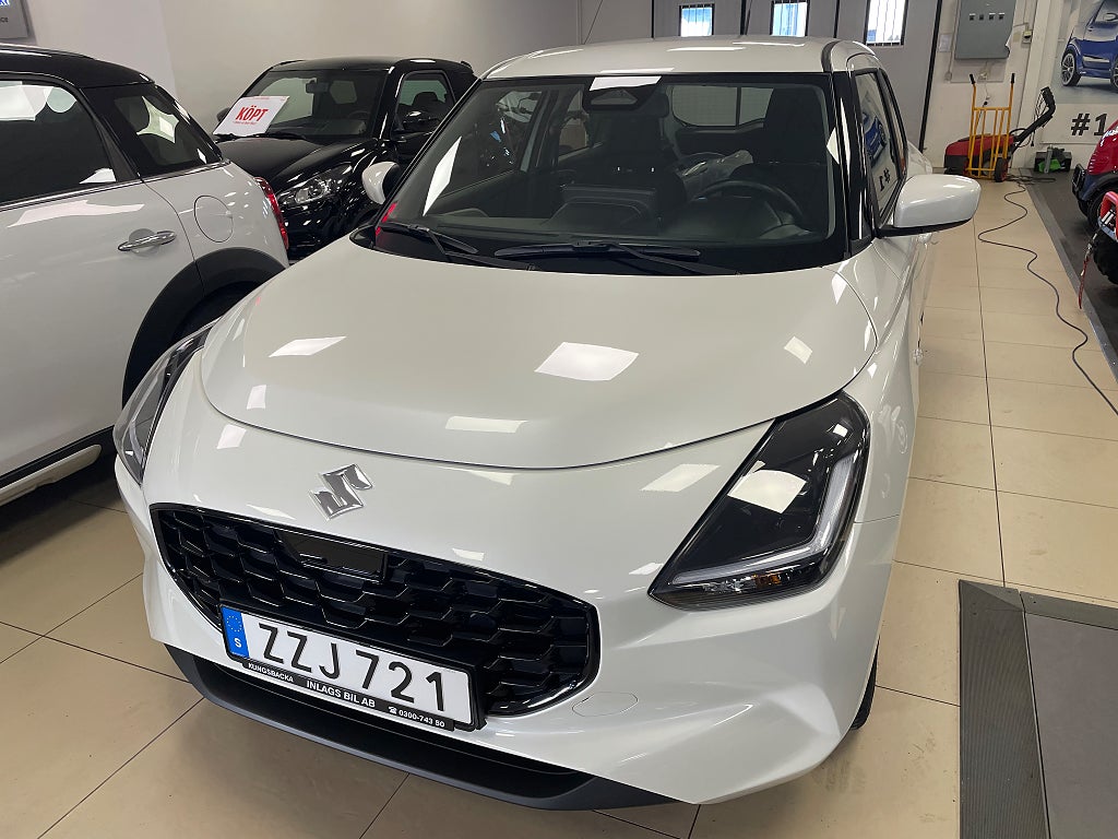 Suzuki Swift Base Hybrid Vinterdäck ingår! 3års Garanti och fri service!