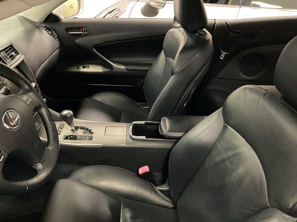 Lexus IS 250 C 2.5 V6 Euro 4