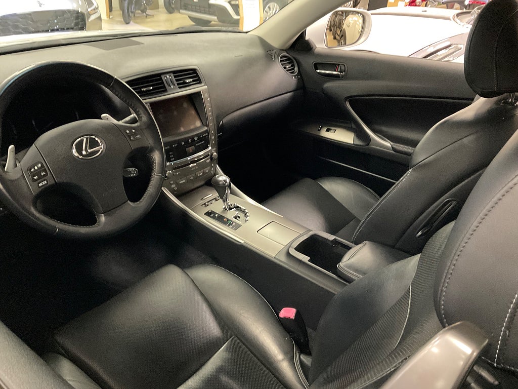 Lexus IS 250 C 2.5 V6 Euro 4
