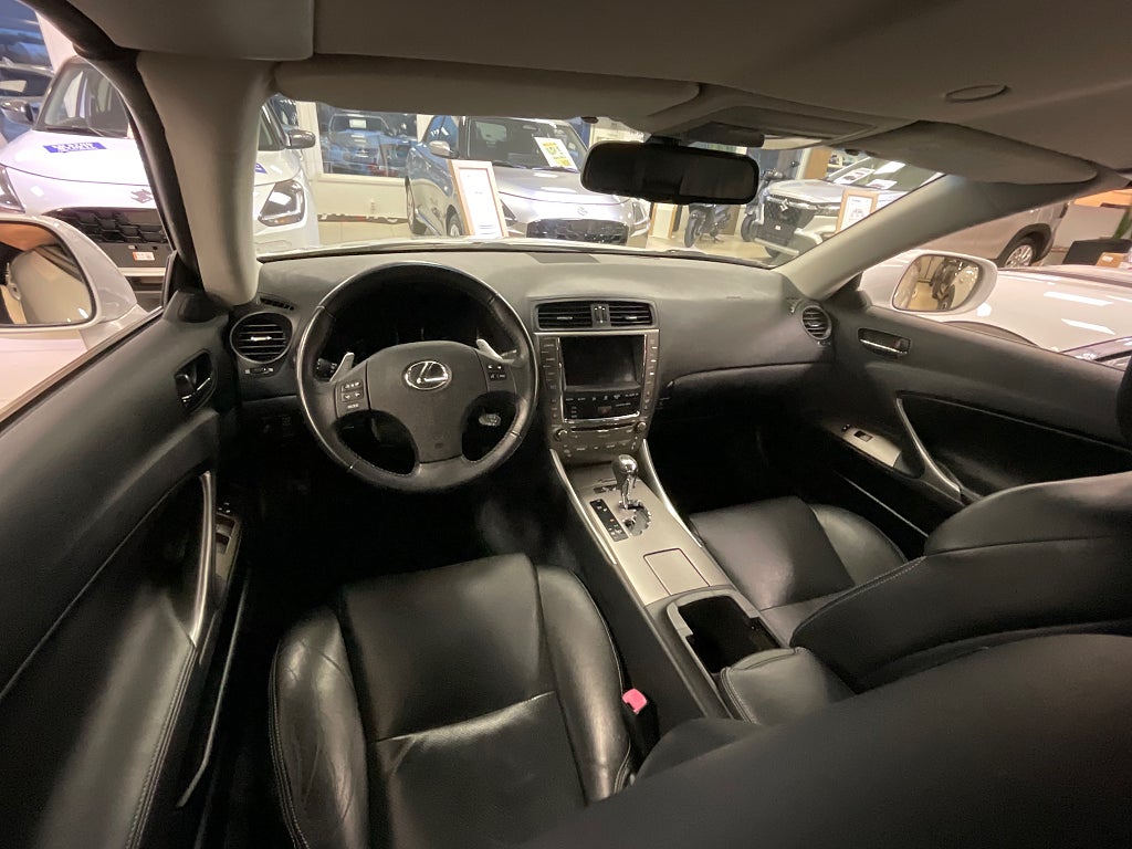 Lexus IS 250 C 2.5 V6 Euro 4